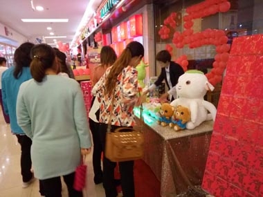 顧客領(lǐng)取禮品 顧客領(lǐng)取禮品