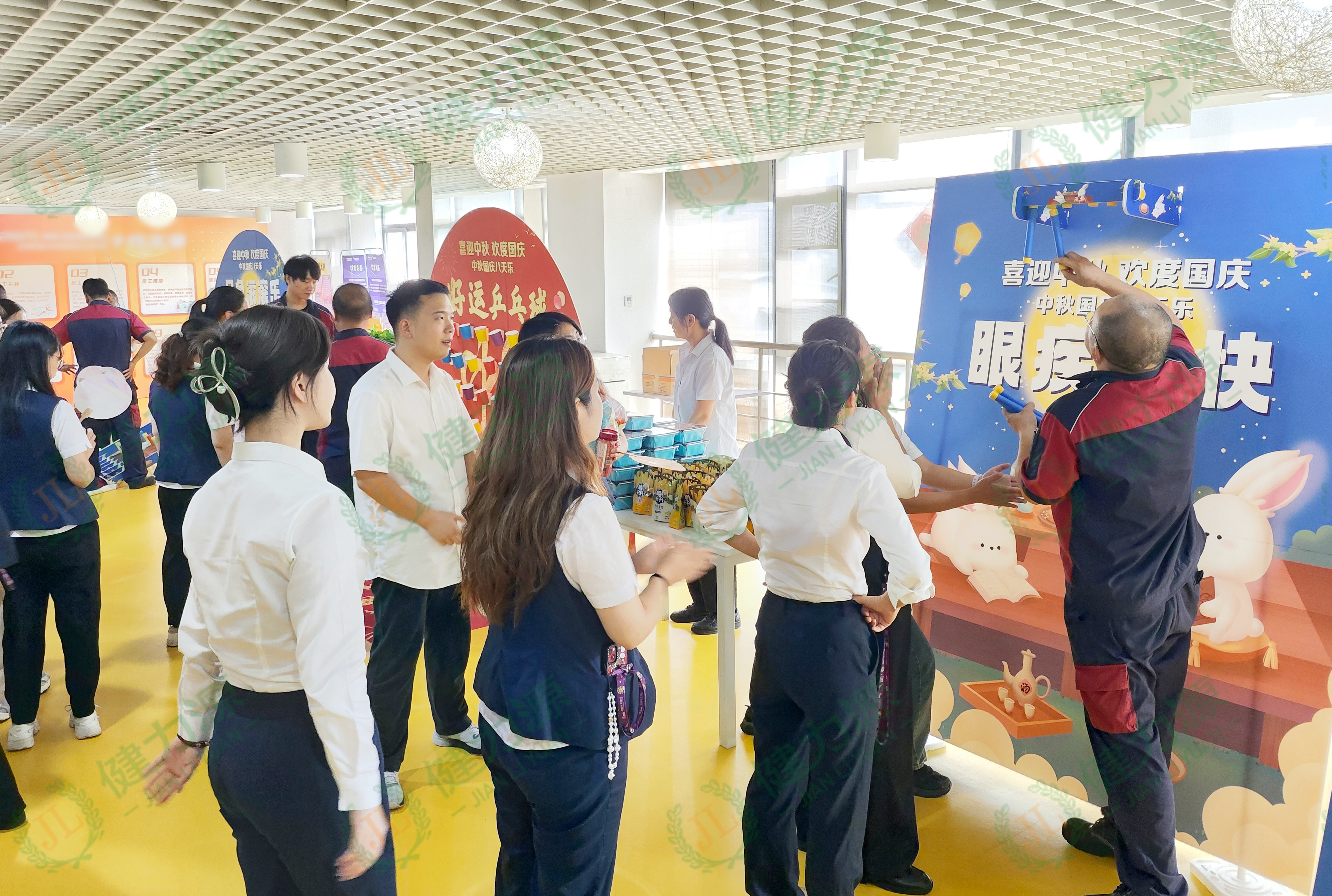武漢某餐廳雙節(jié)多樣活動現(xiàn)場.jpg